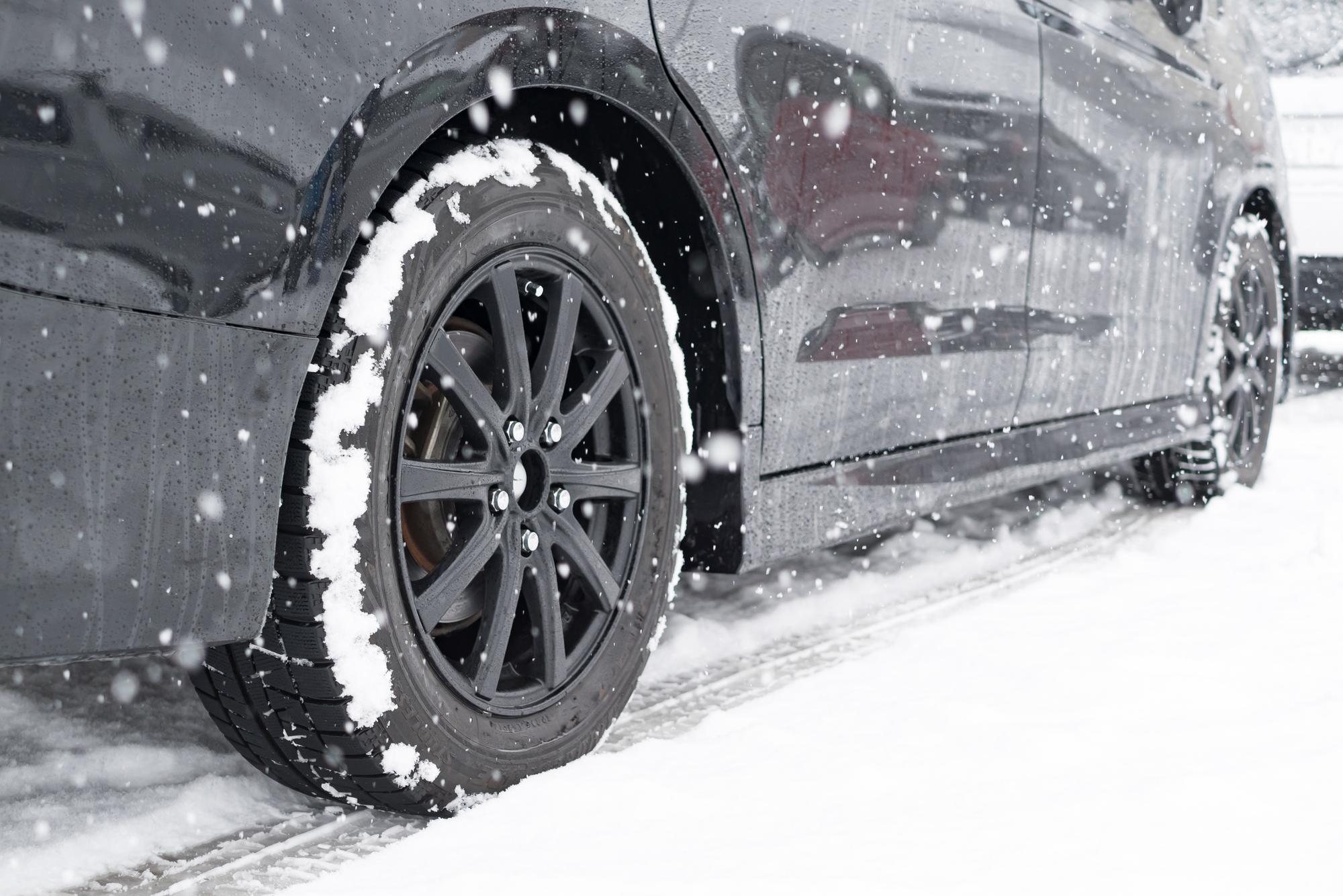 NEXCO“異例の措置”実施「ノーマルタイヤ3,000台」を通行拒否。アイキャッチ画像